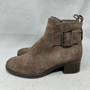 Clarks Womens Size 6M Mila Charm Suede Bootie in Taupe Gray Suede
